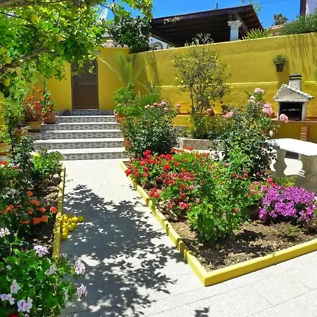 Isabel Villa *