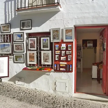 Isabel Villa *